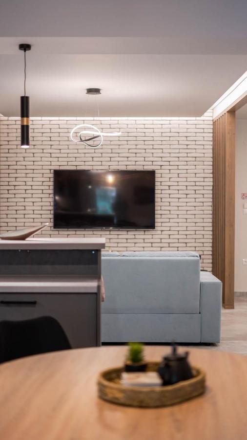 Mythic Meteora Apartment กาลัมปากา ภายนอก รูปภาพ
