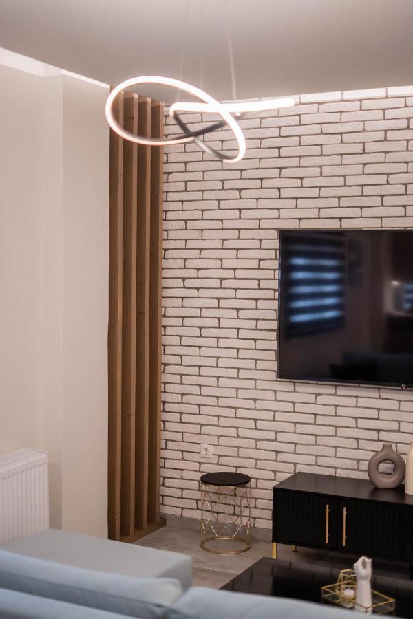 Mythic Meteora Apartment กาลัมปากา ภายนอก รูปภาพ